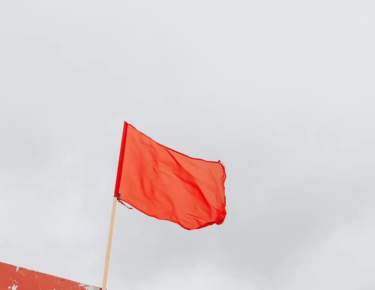 İlişkilerde Red Flag ve Green Flag: Kırmızı Bayrakları Görmeyi Öğrenmek